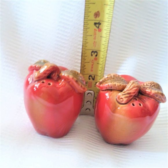 Salt And Pepper Shakers Apple Harvest Red Ceramic Set Gift NEW Fruit Decor Table - Picture 4 of 5